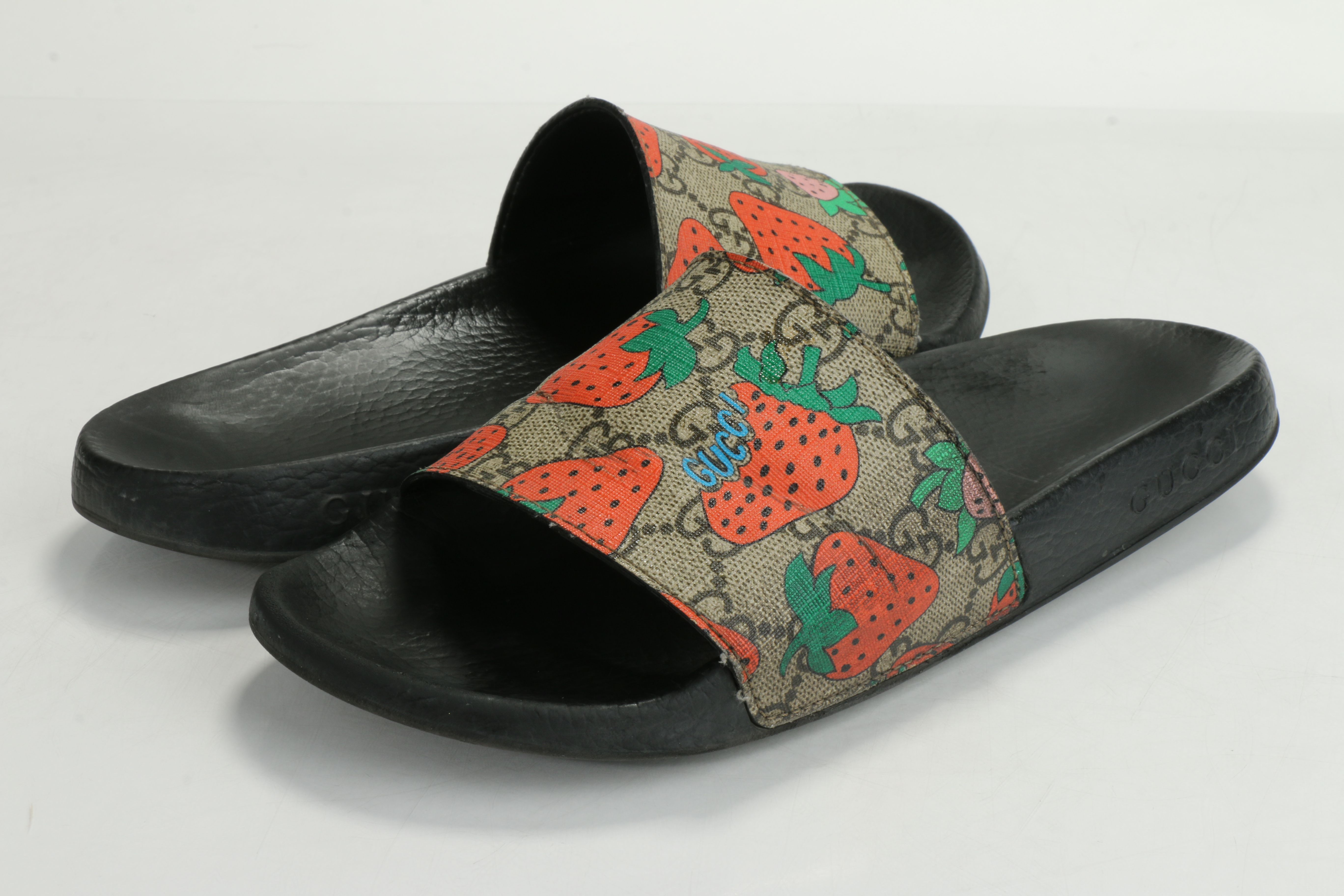 gg gucci strawberry slide sandal