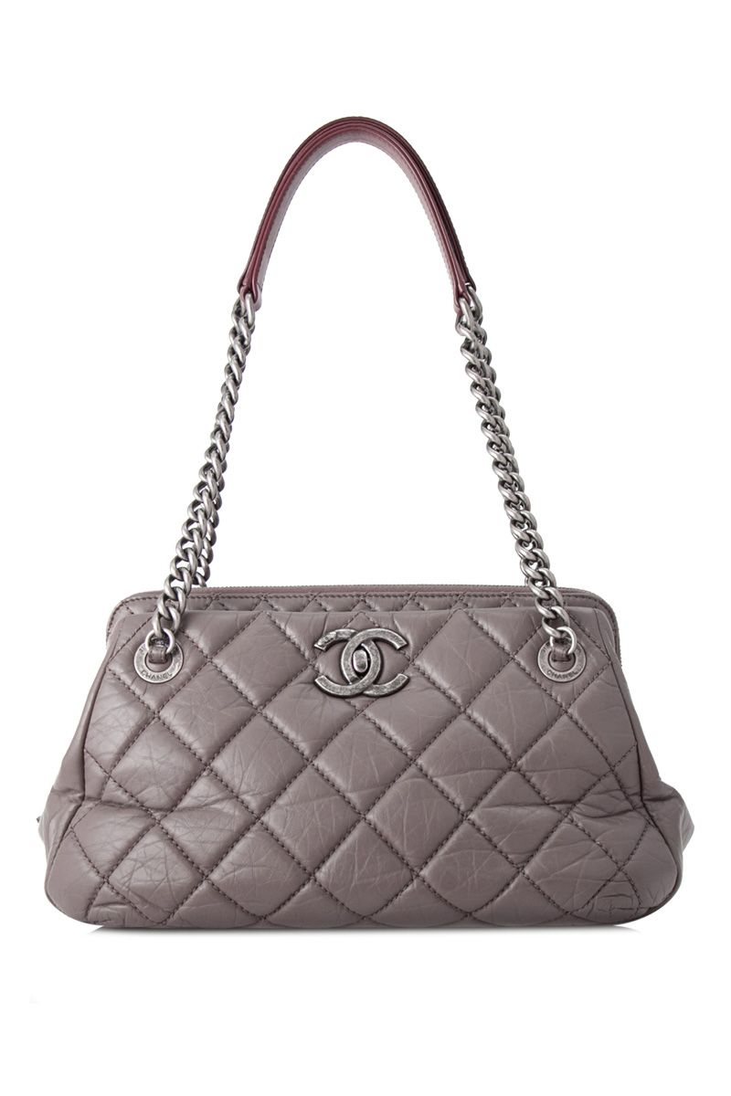 chanel quilted shoulder bag