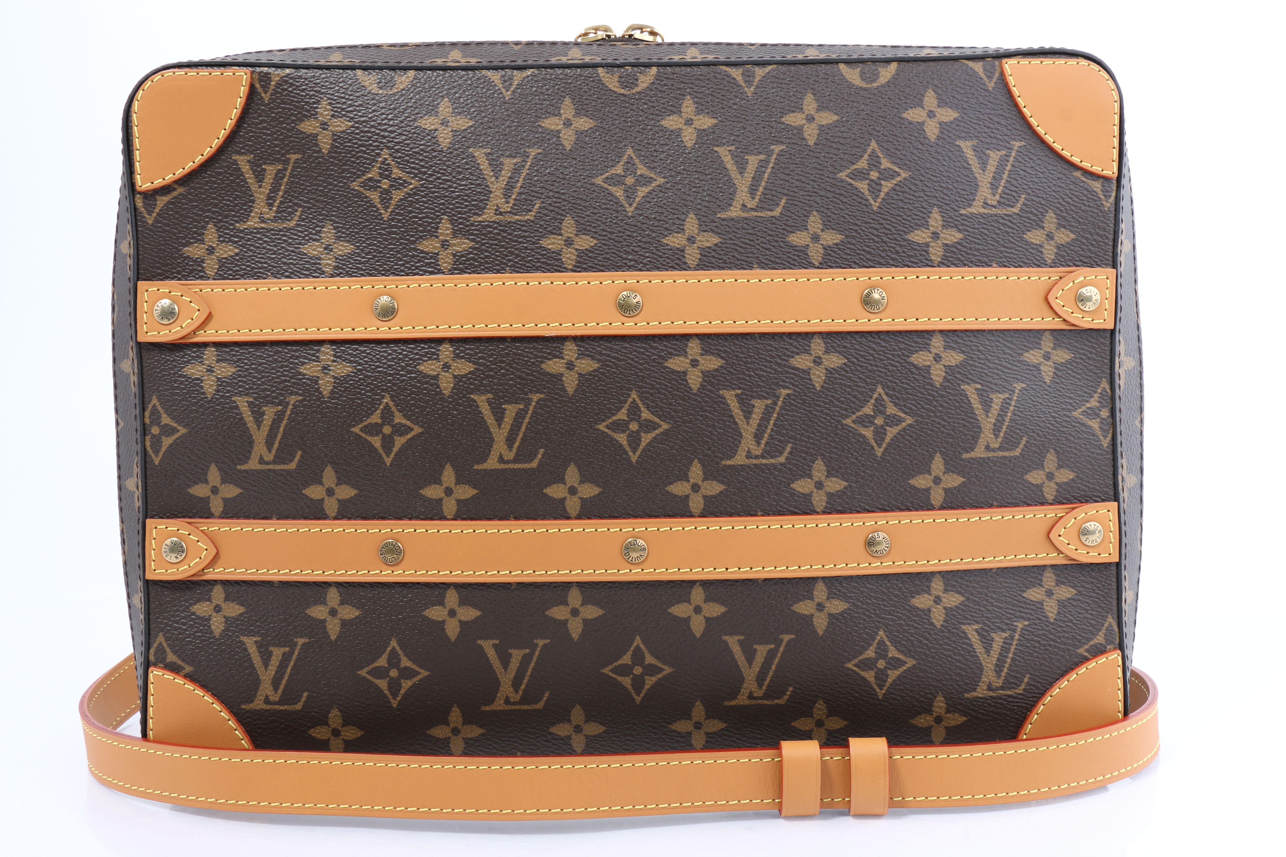 lv soft trunk messenger