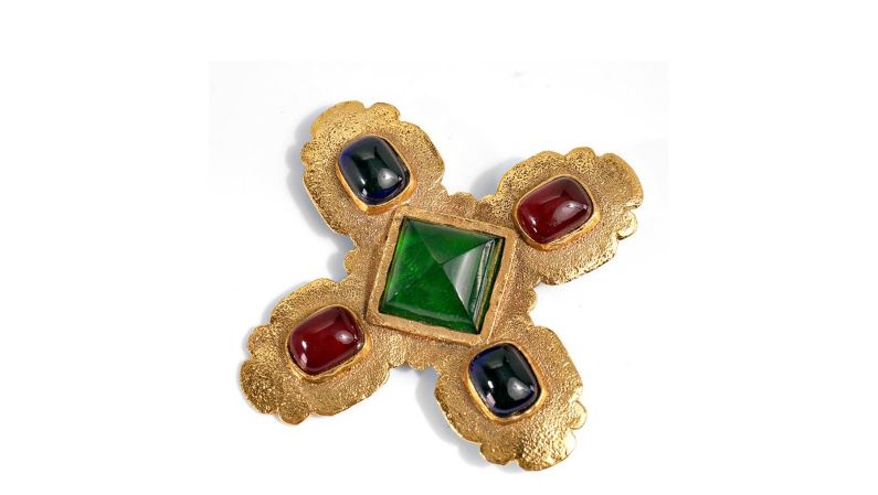 chanel gripoix brooch